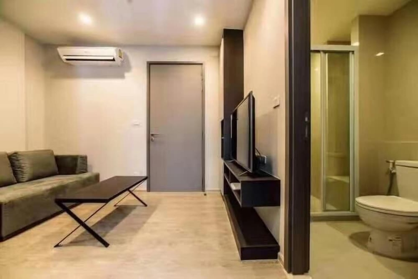 Pony's Homestay -The Base Condo-