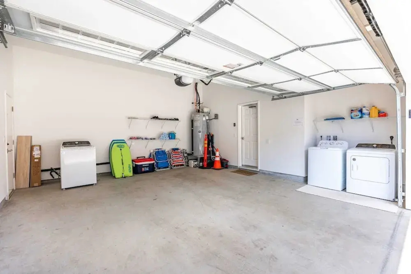 Ocean Views, Modern New Build, Yard 10min to Beach Ocean Escape by Avantstay