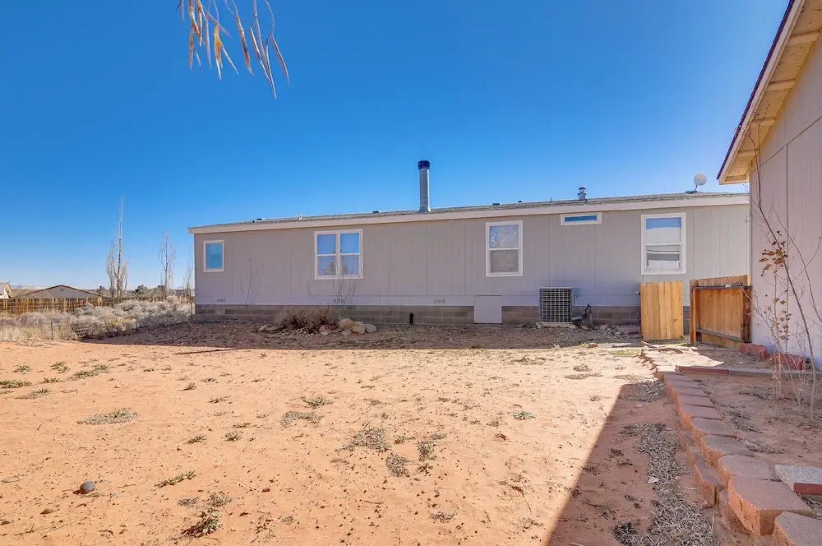 13 Mi to Lake Powell: Mtn-view Home w/ Deck & BBQ