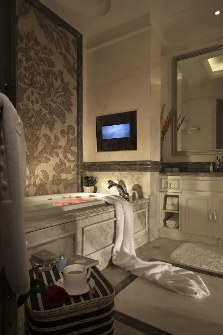 Ovation Three-Convalescence Hotel