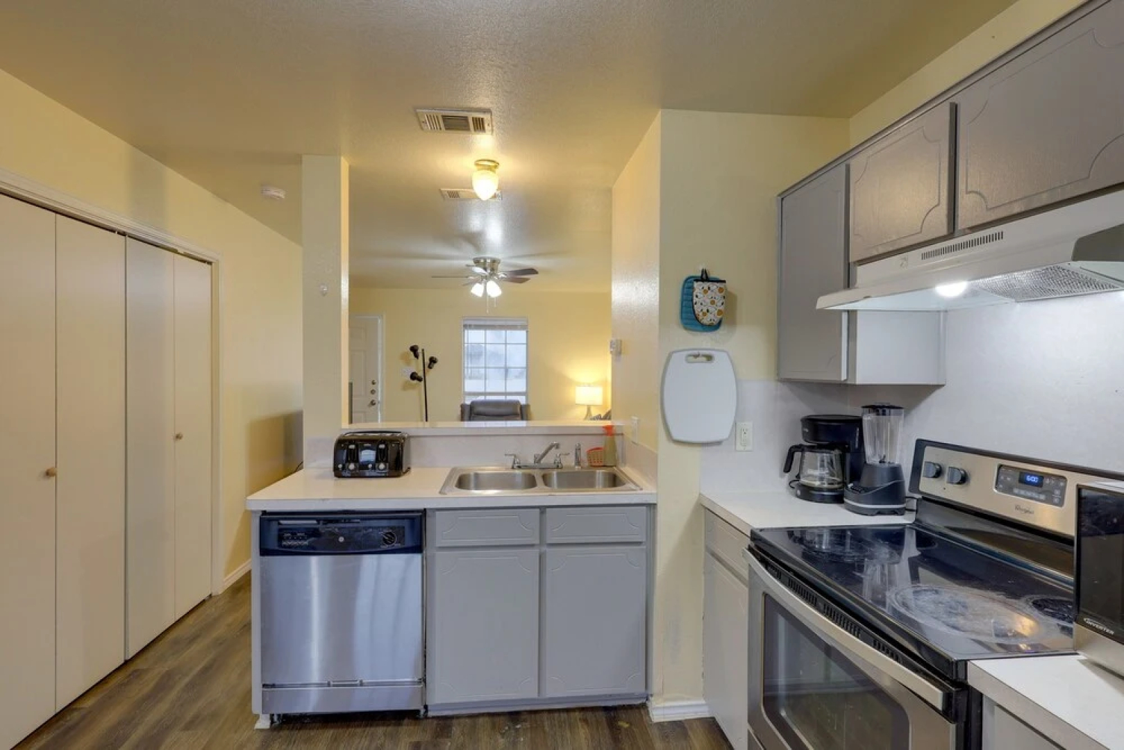 5 Mi to Fort Hood Shopping: Quiet Killeen Townhome