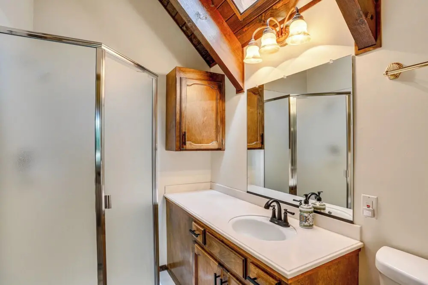 Spacious Retreat w/ Backyard: 1 Mi to Lake Almanor