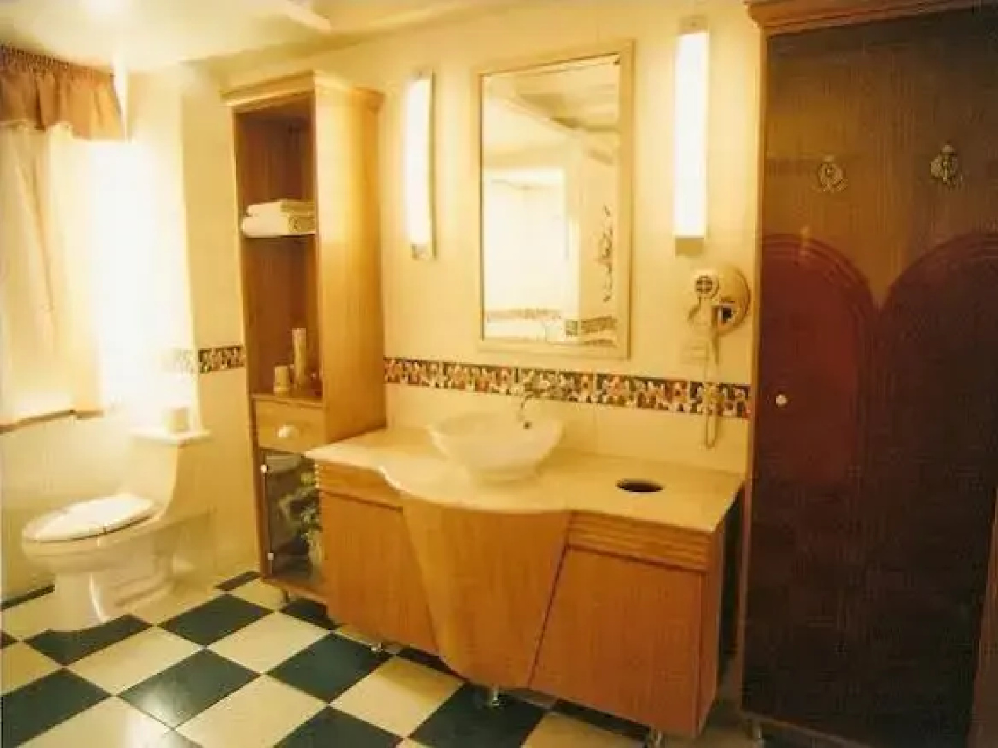 Royal Group Motel Wen Shin Branch