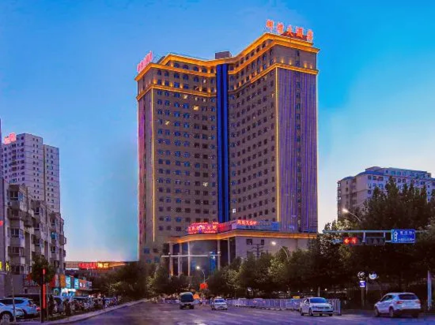 Grand Hotel (Aksu Tianbai Fashion Shopping Center)
