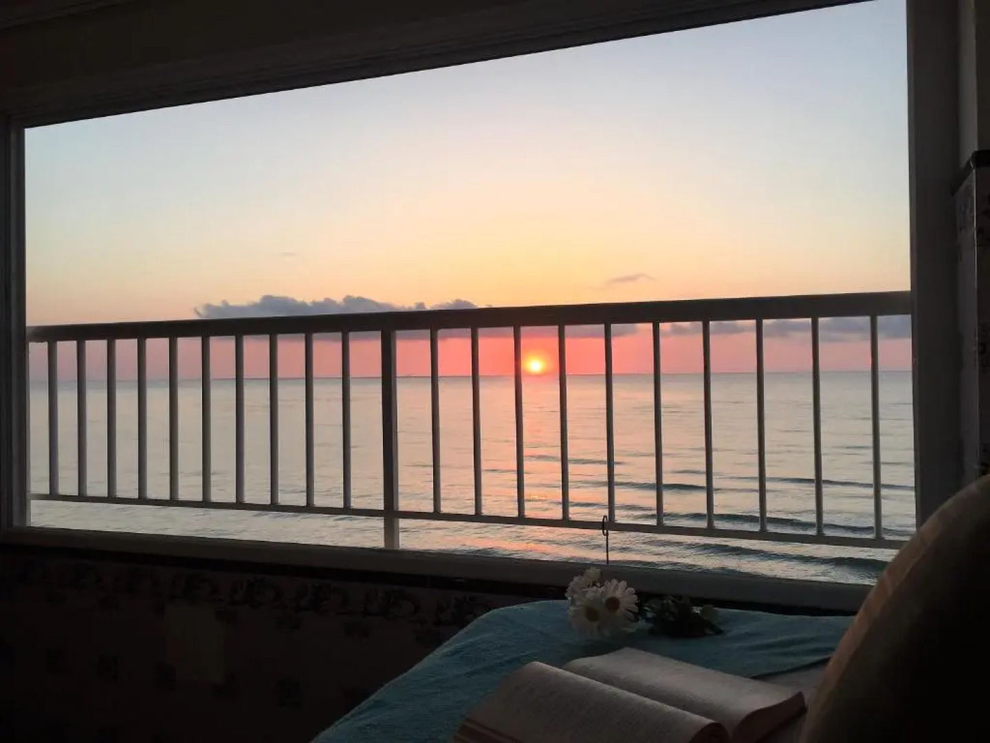 Beachfront and Bright Apartment