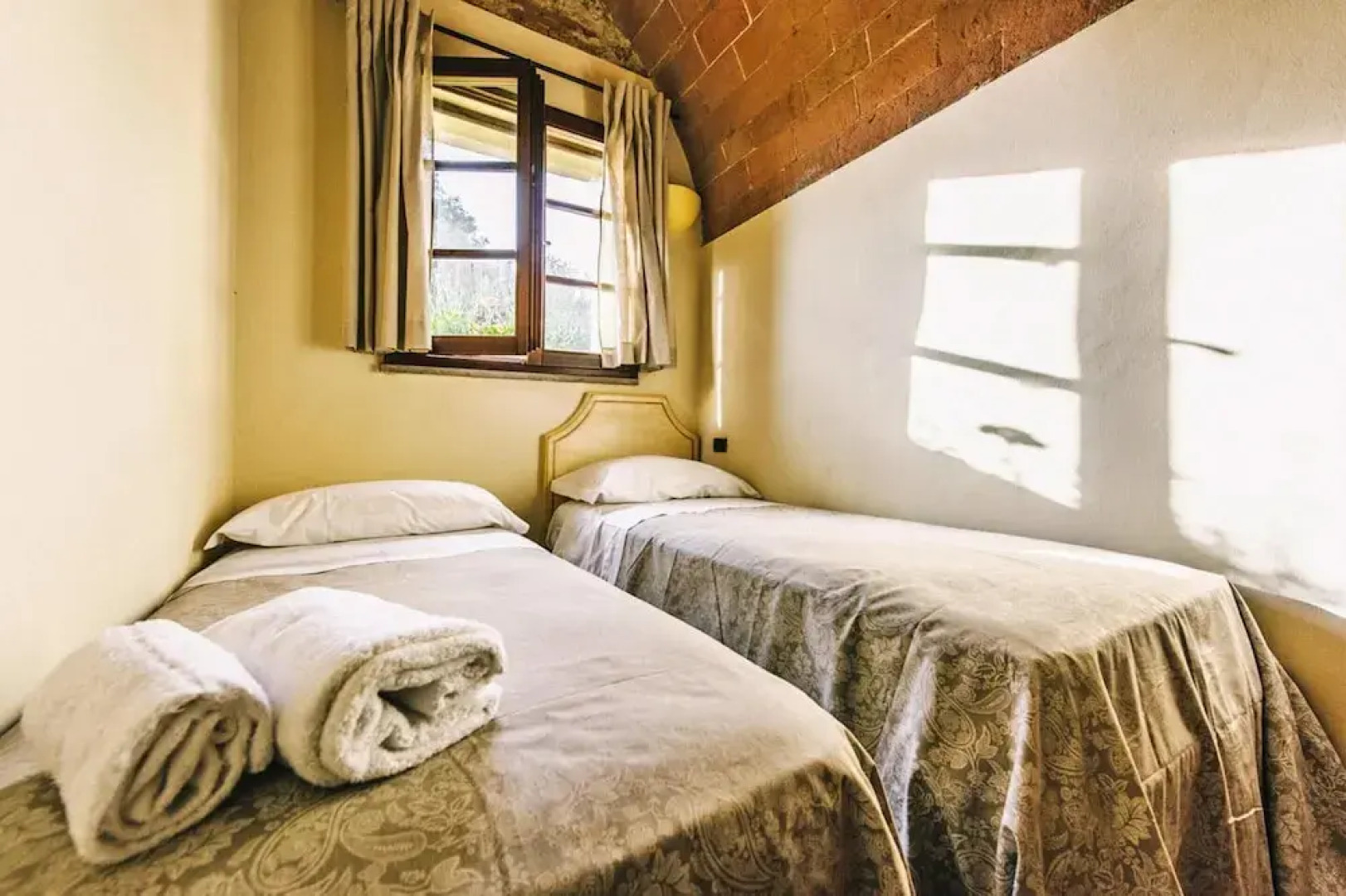 Country House in Tuscany With Pool and Tennis