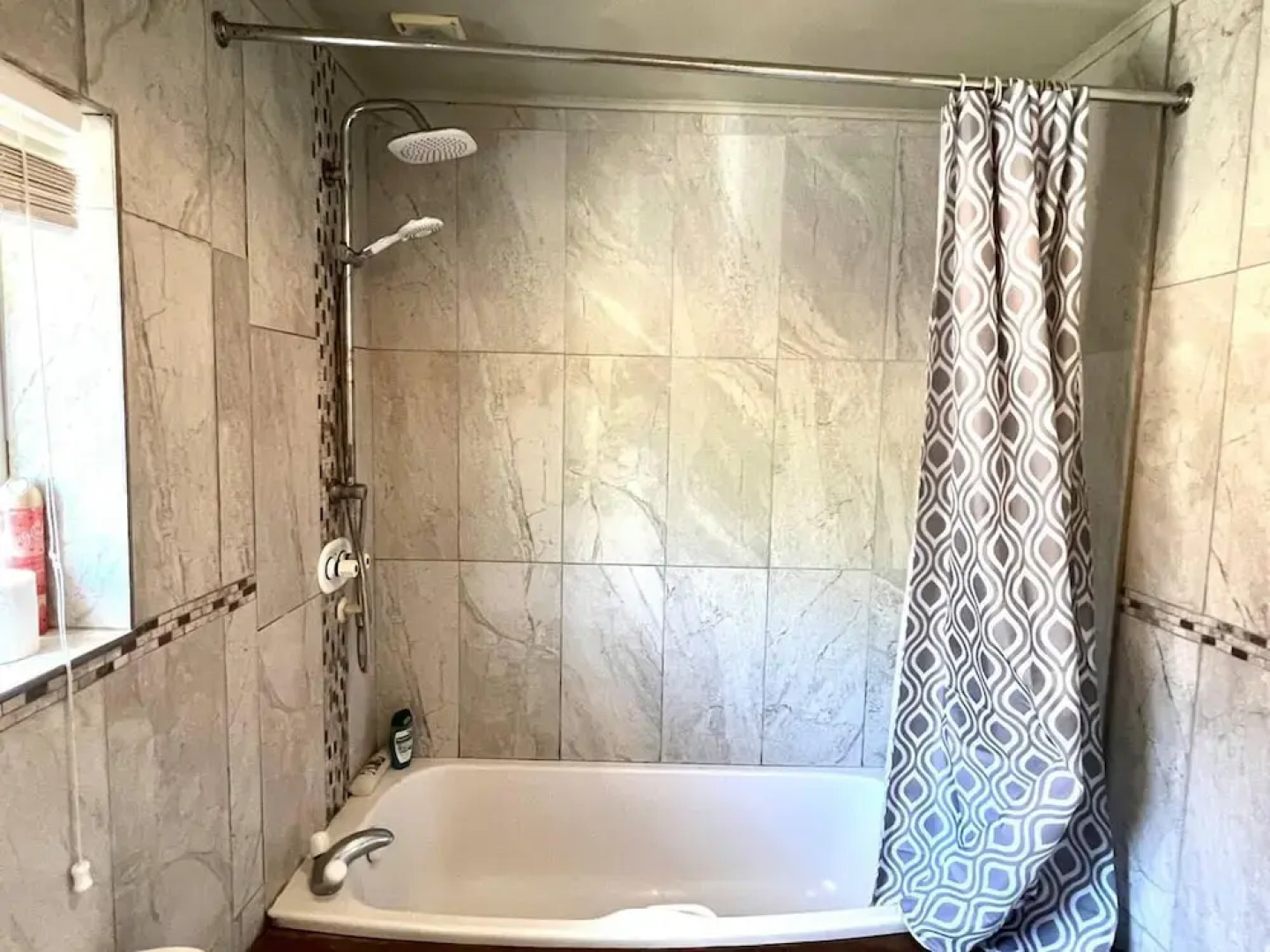 Inviting 4-bed House Near Heathrow w/ Fireplace