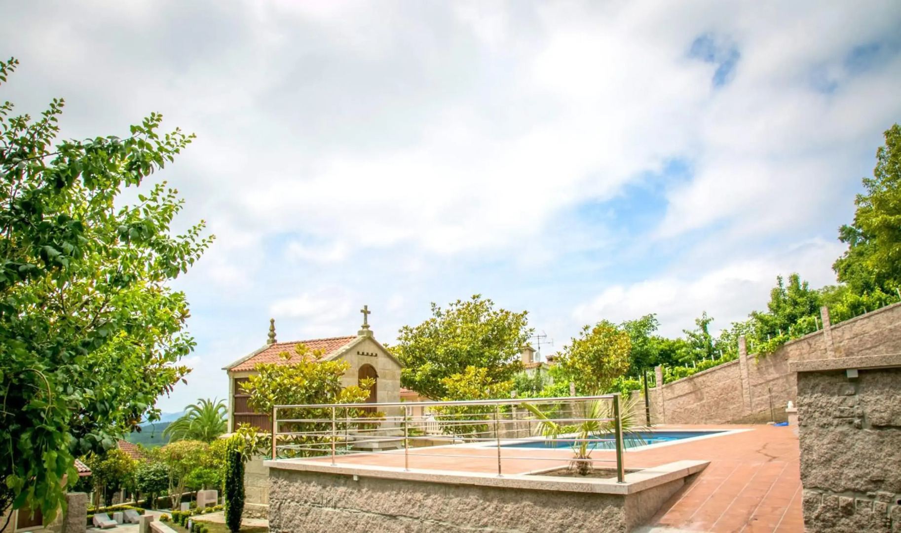 4 bedrooms house with private pool jacuzzi and enclosed garden at Cuntis