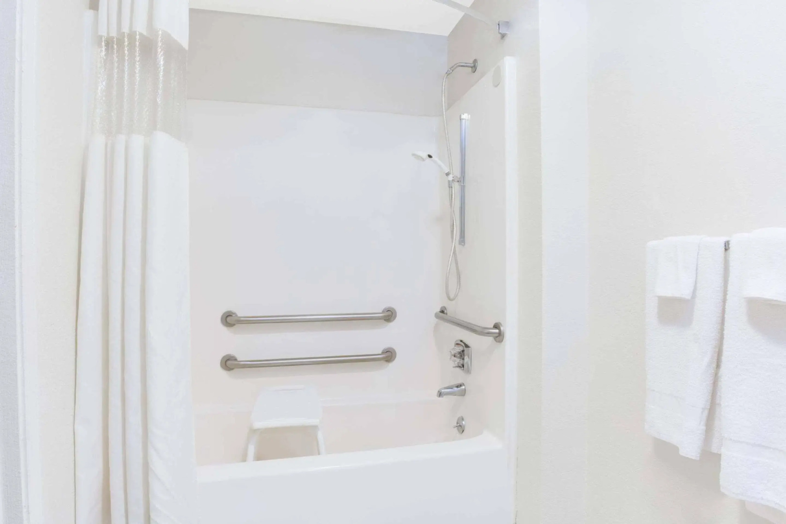 Travelodge by Wyndham Parkersburg