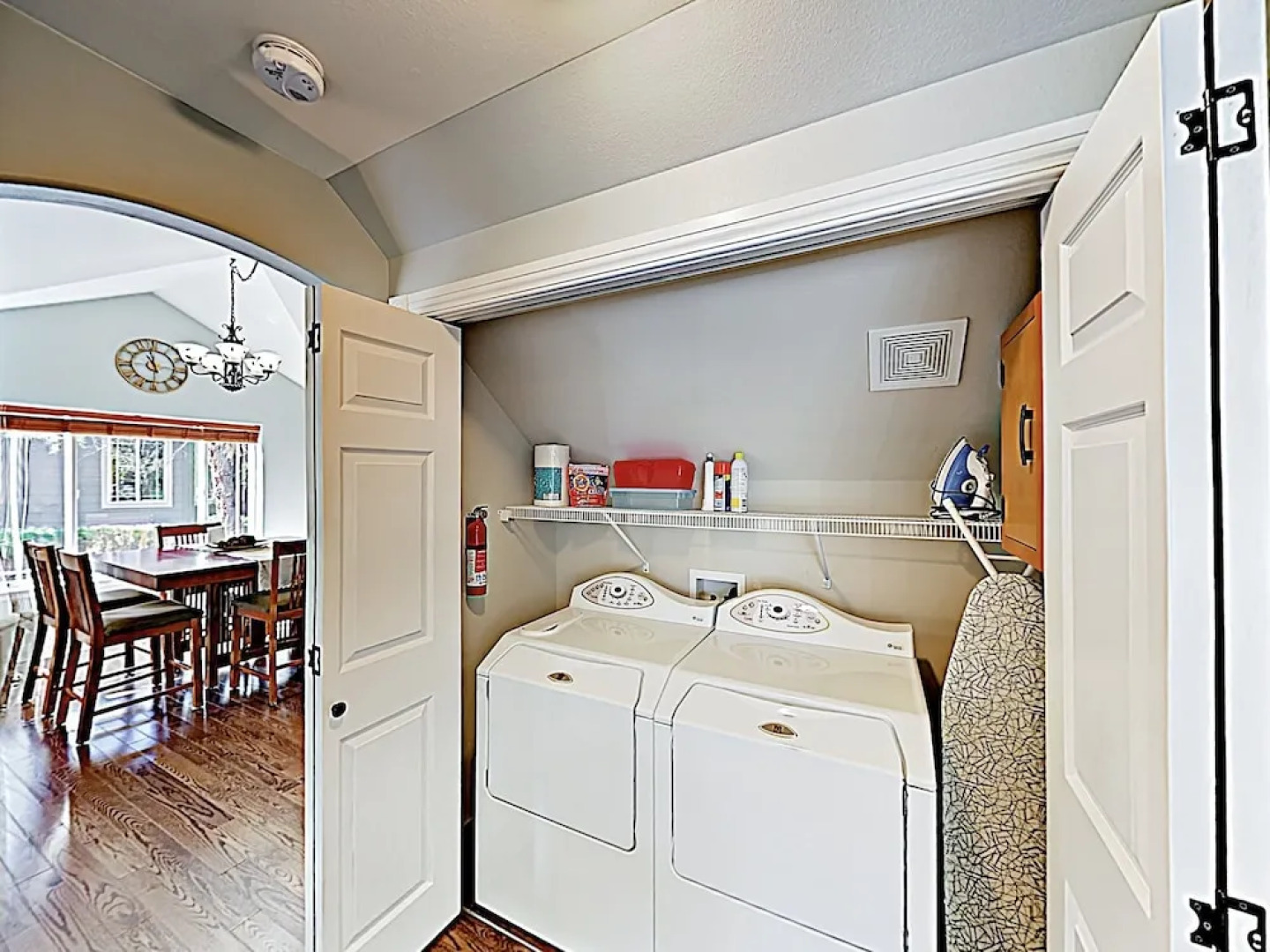 New Listing! Modern Townhome On Golf Course 3 Bedroom Townhouse