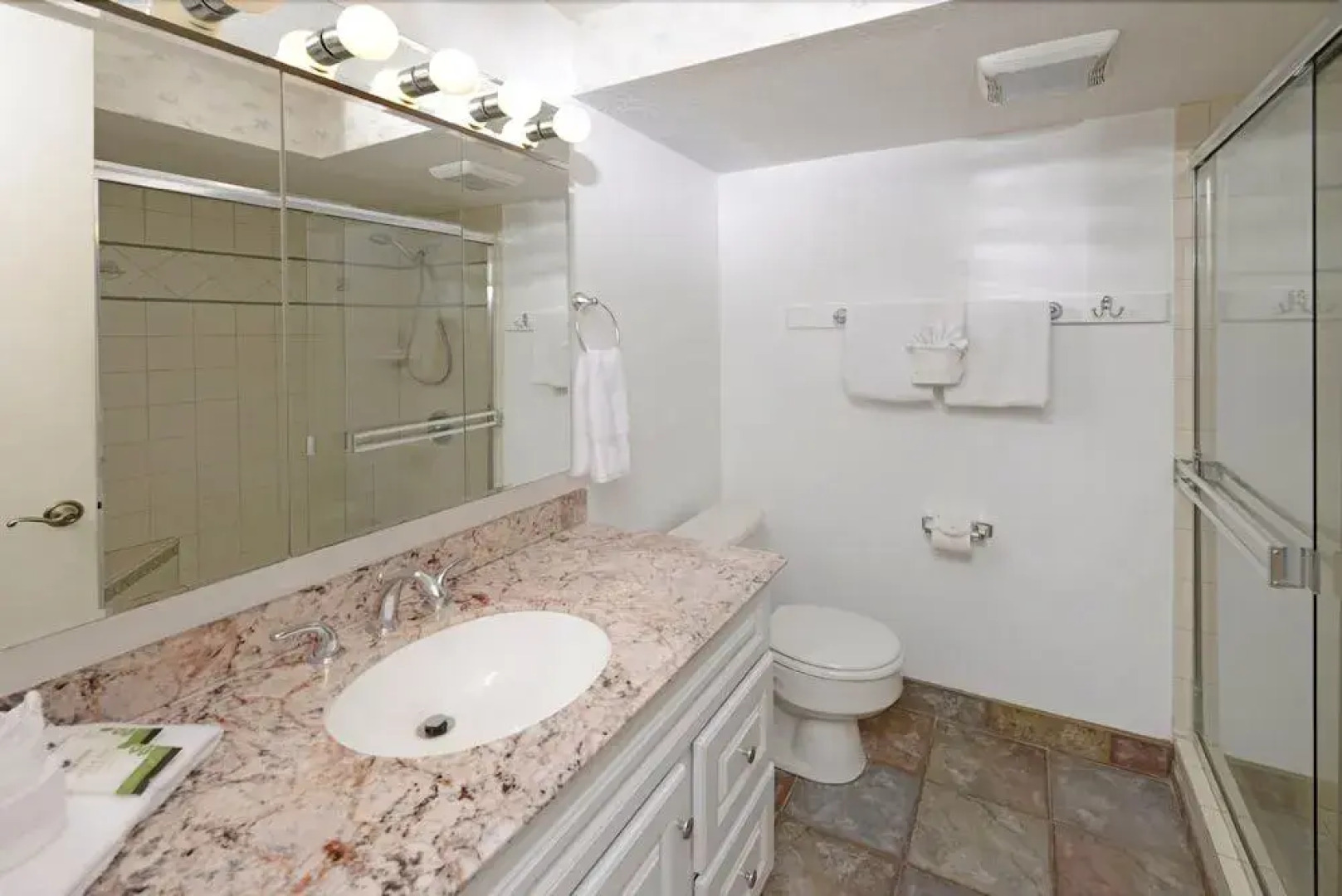 Kaleialoha #109 1 Bedroom 1 Bathroom Condo by Redawning