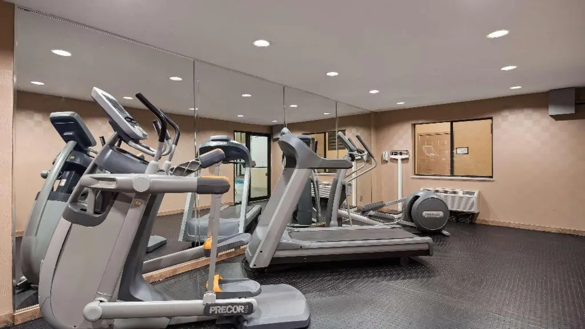 Holiday Inn Express Albuquerque (I-40 EUBANK)