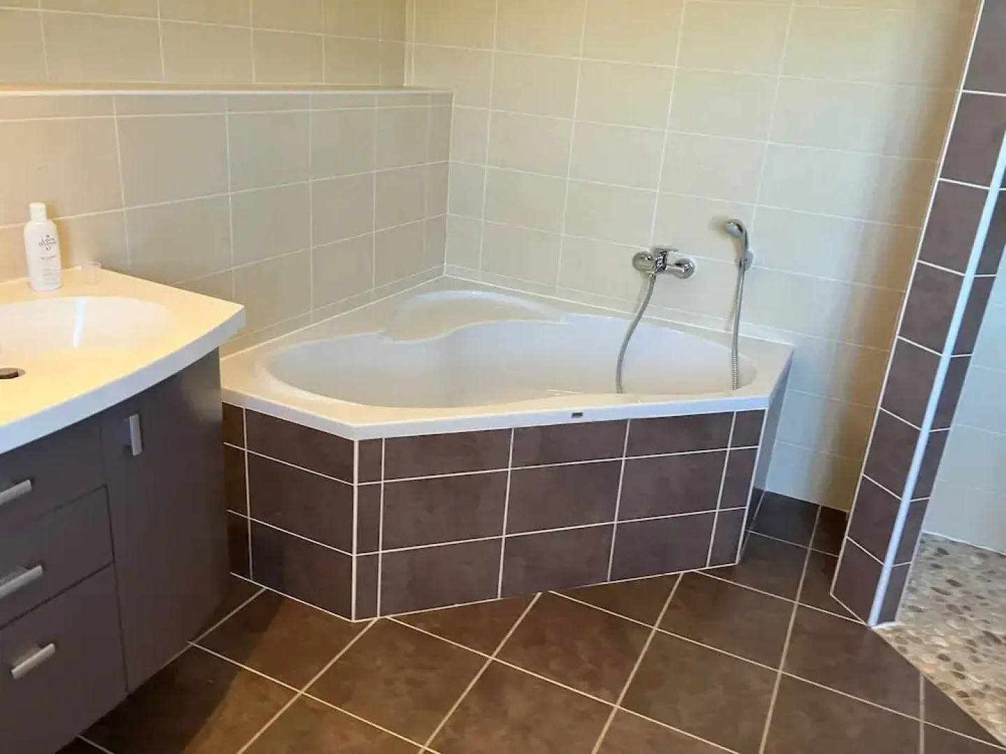 Villa With Private Pool and Jacuzzi