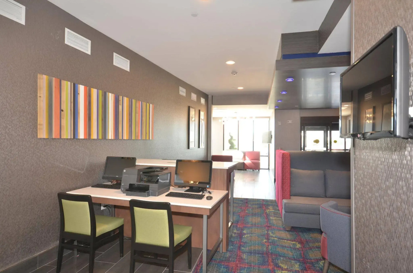 Holiday Inn Express & Suites Oklahoma City Mid - Arpt Area by IHG