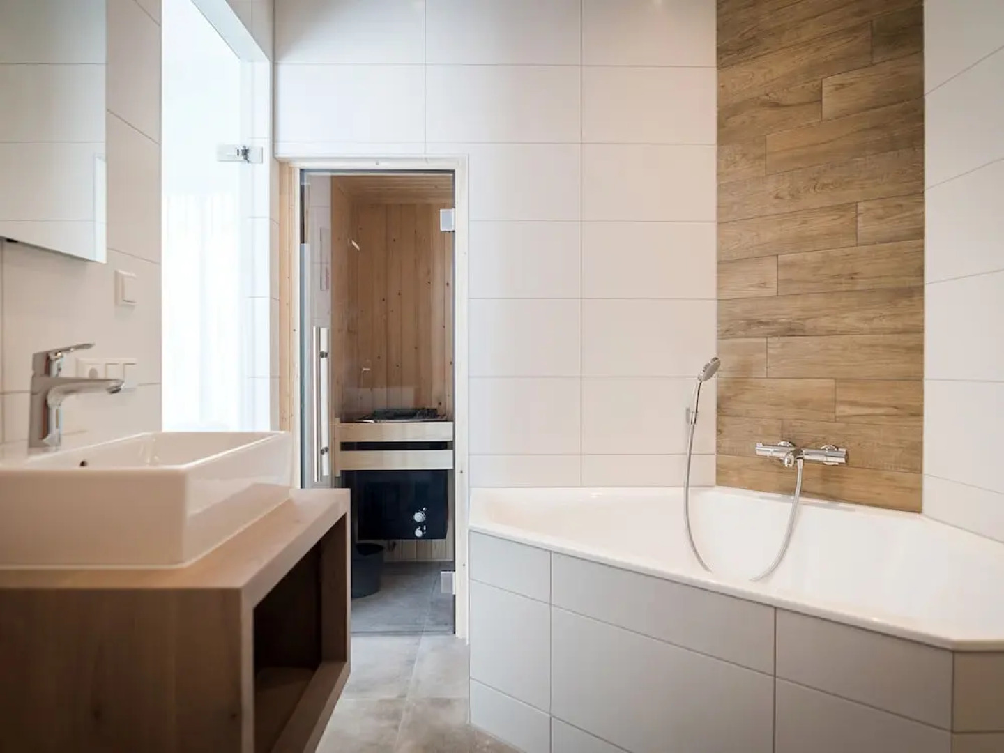 Detached Luxury Villa With Four Bathrooms Near the Sea