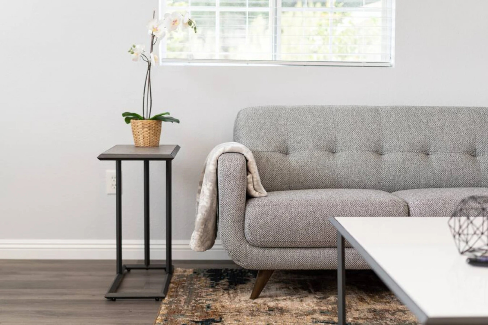 LARGE 4-BEDROOM HOUSE WITH AIR HOCKEY TABLE CLOSE TO DISNEYLAND IN ORANGE COUNTY  (p41)