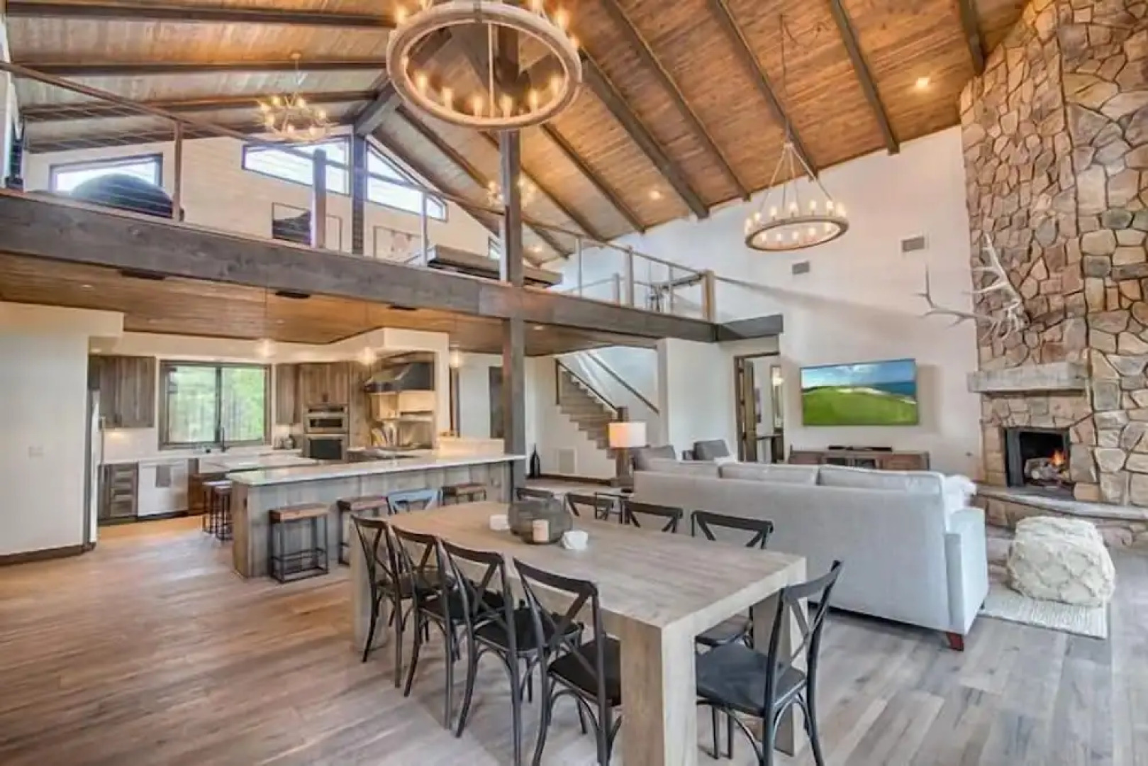 At Whispering Pines 4 Bedroom Home by RedAwning