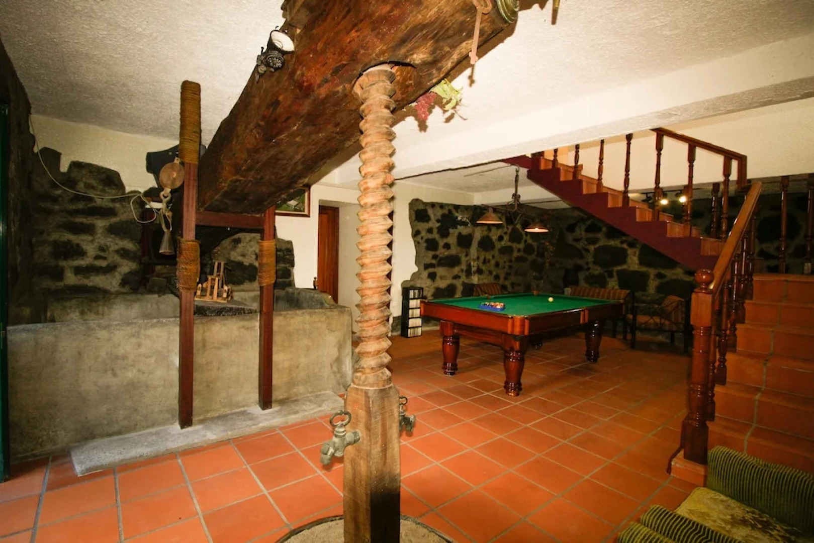 Gouveia Cottage by Analodges