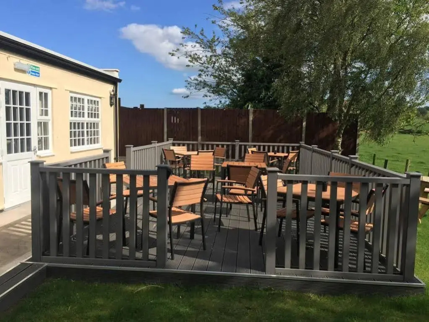 The Three Horseshoes