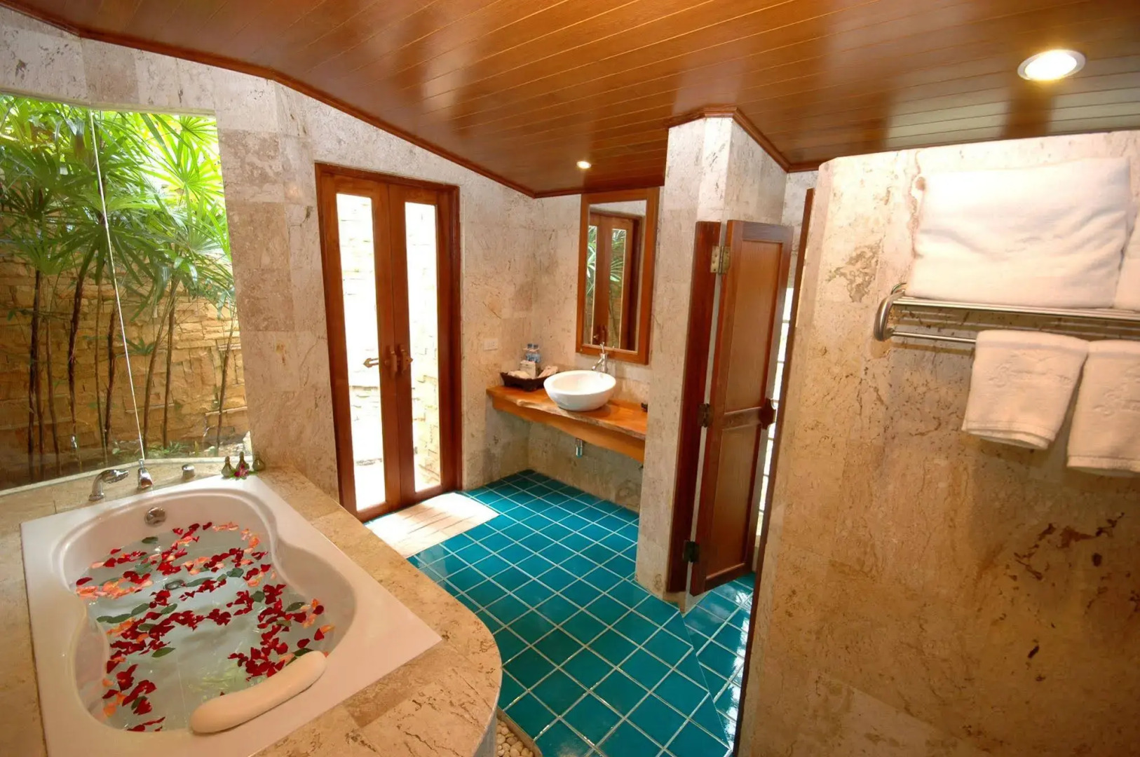 Sunrise Tropical Resort