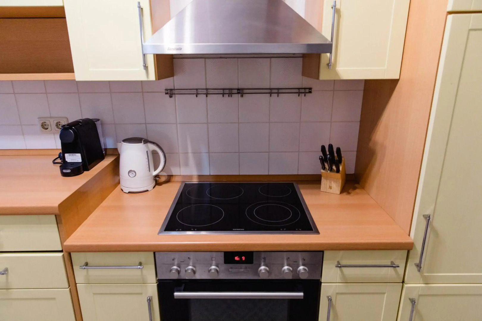 Luxury flat between Cologne and Bonn, shuttle from/to airport, trade fair, train station and Phantasy Land Bruhl