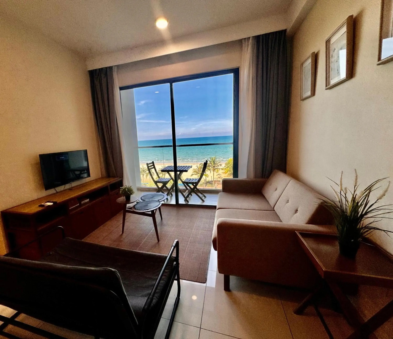 Isix Seaview 2R2B at Timurbay Pantai Balok Kuantan Pahang