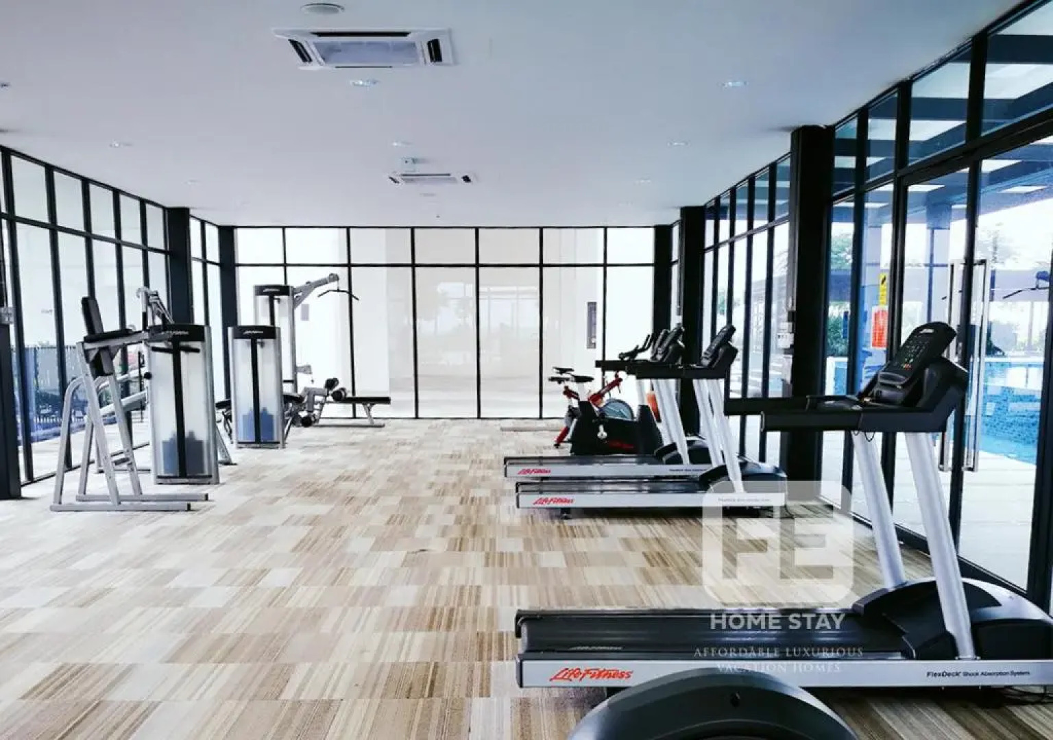 Netflix Wifi Trefoil Homestay Setia Alam FE Studo for 2 pax