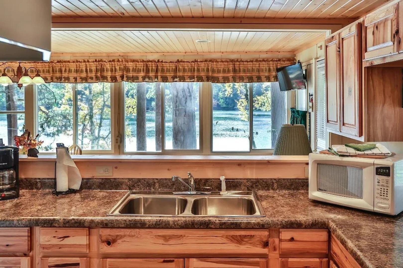 8017 Paton Rd - 2 Br Cottage