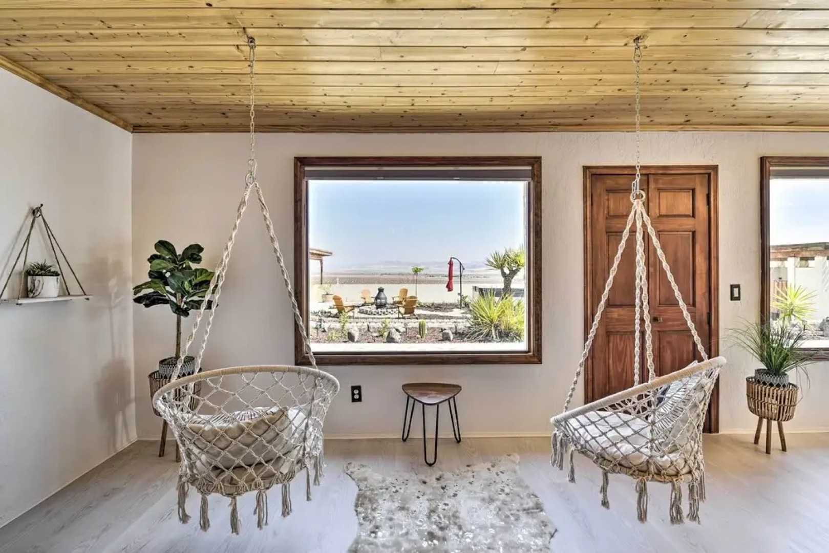 Chic Joshua Tree Pad w/ Mountain Views & Hot Tub