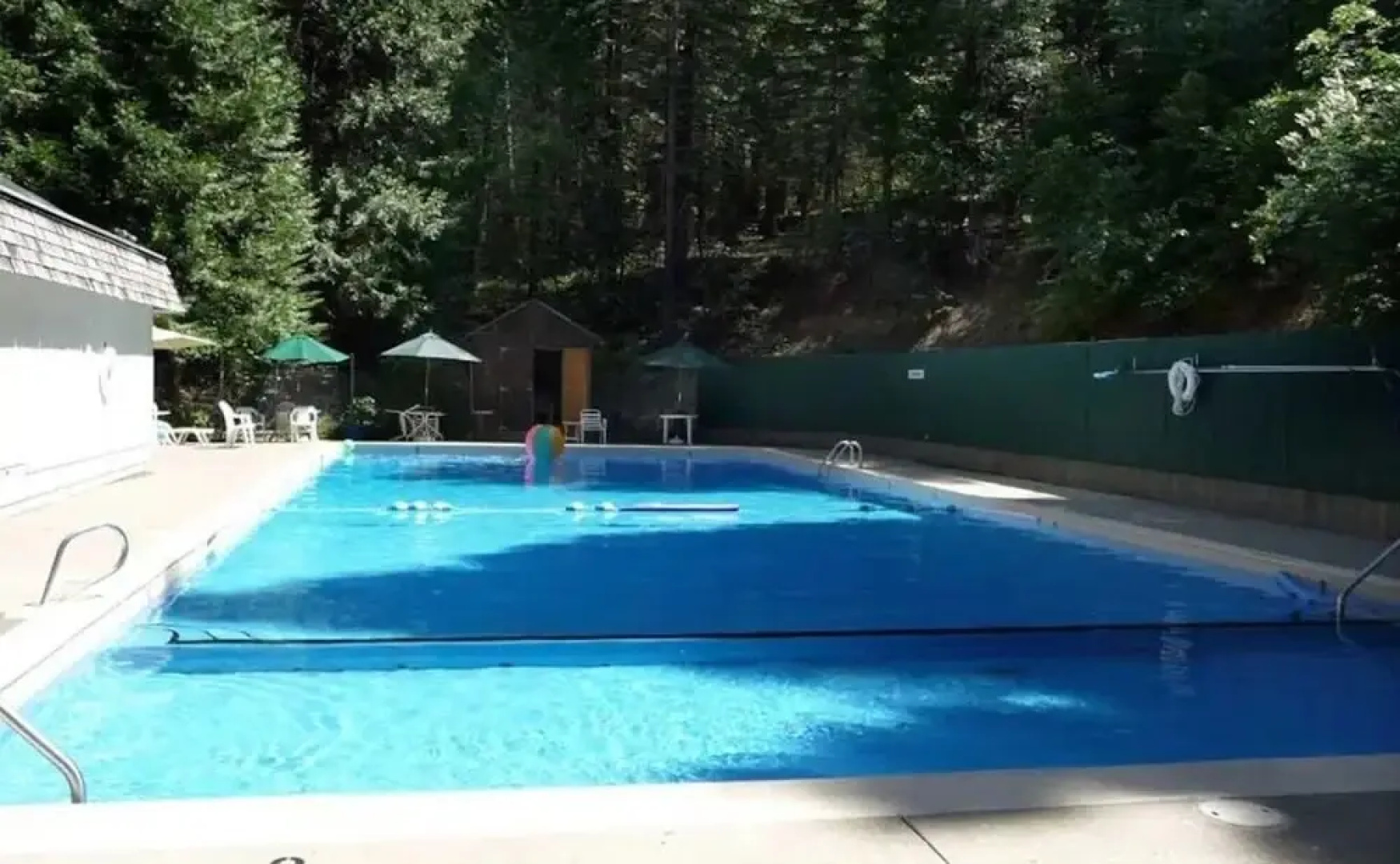 Lilac Cabin Family-friendly Highspeed Wi-fi 3 Bedroom Home by RedAwning