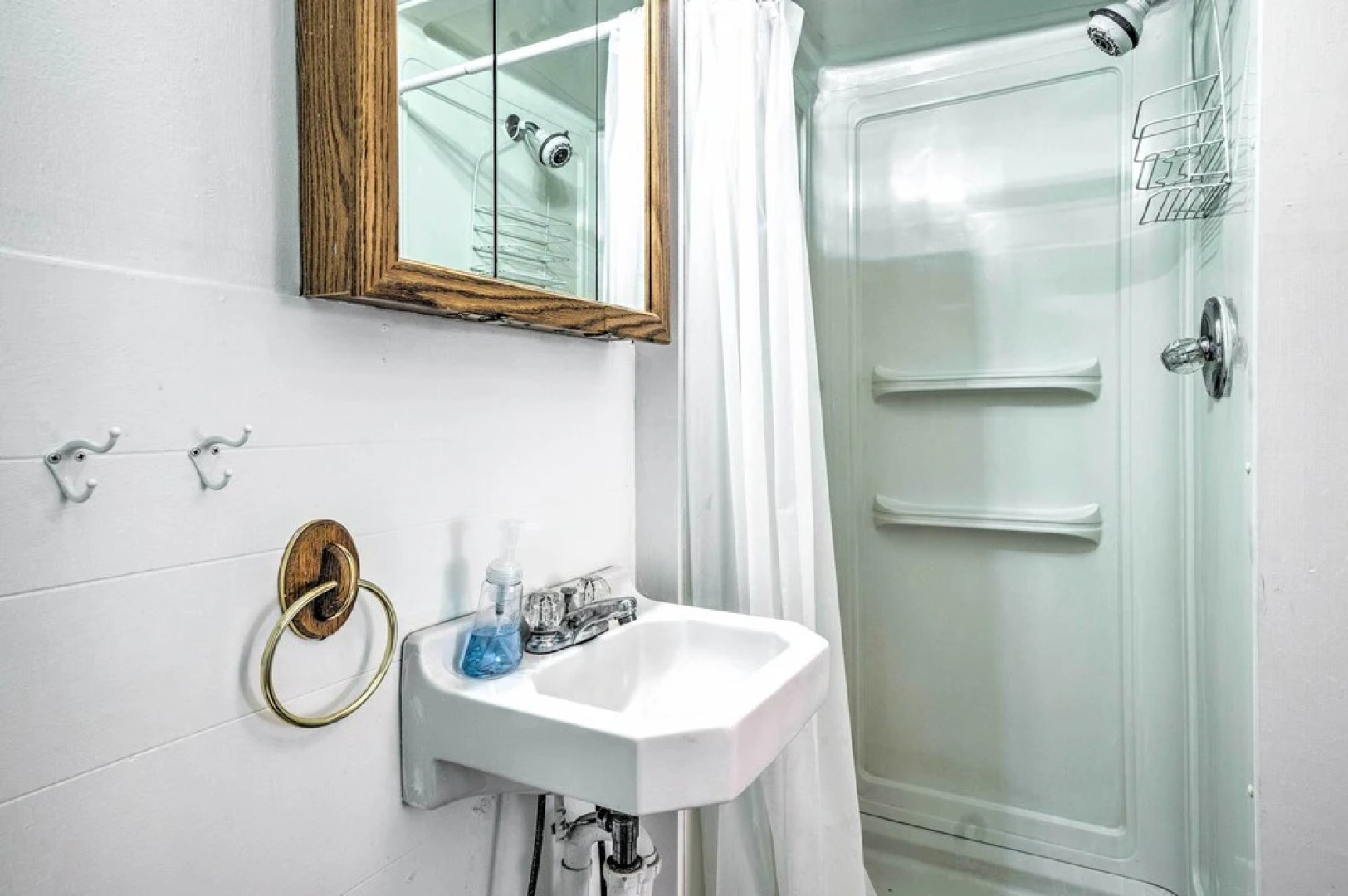 Historic Cabin Retreat: Steps to Okoboji Lake