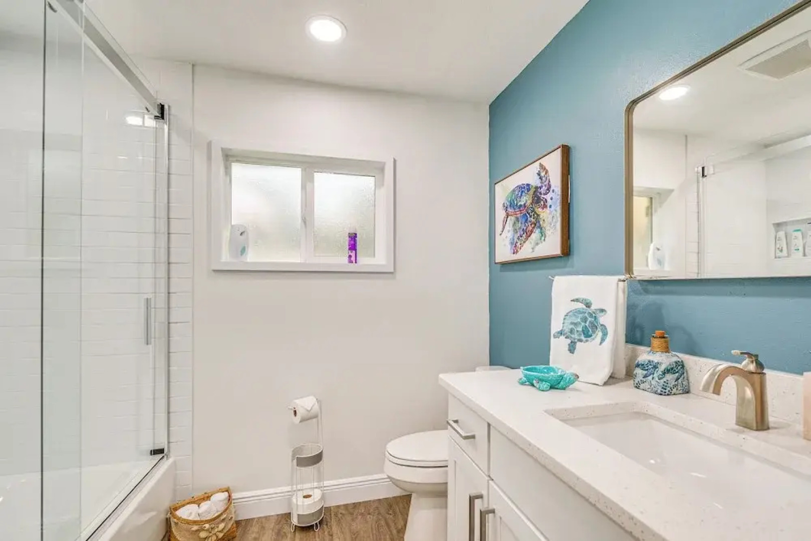 Canal-front Outdoor Oasis: Home in Crystal Water