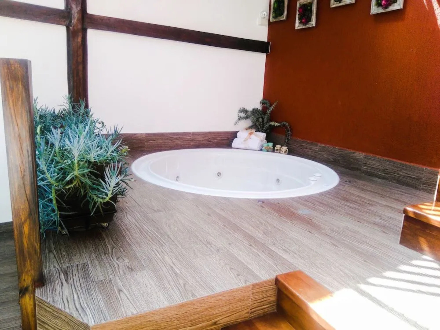 Felicia Hotel & Suites