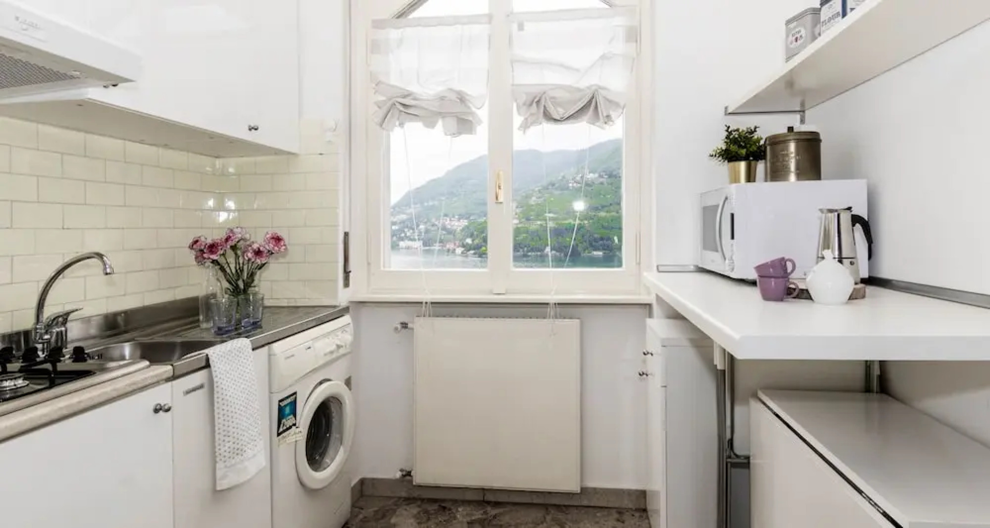 JOIVY Garden Oasis: 1BR Apt w/ Balcony & Parking