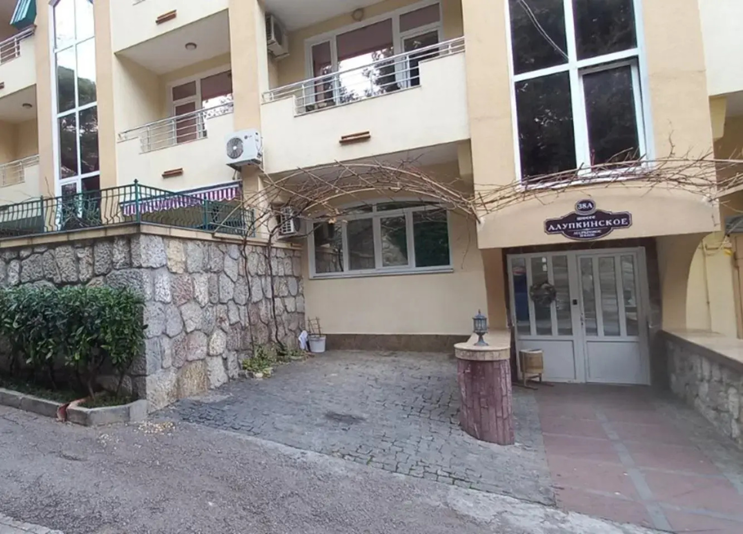 Уютный дворик