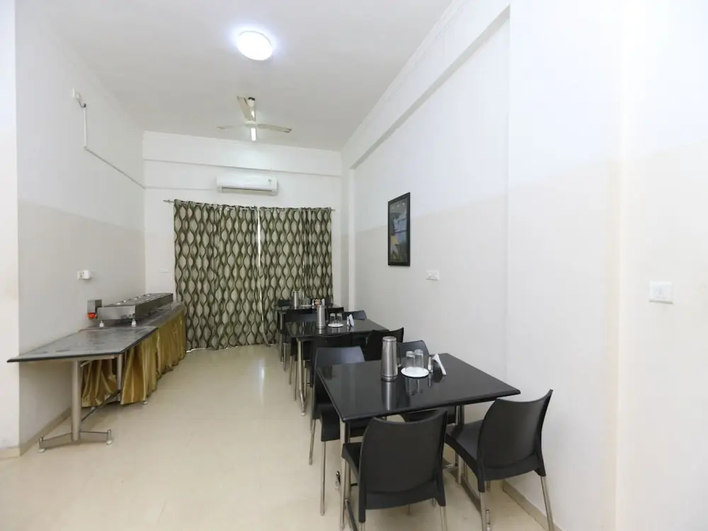 OYO 6954 The Lawns Oragadam