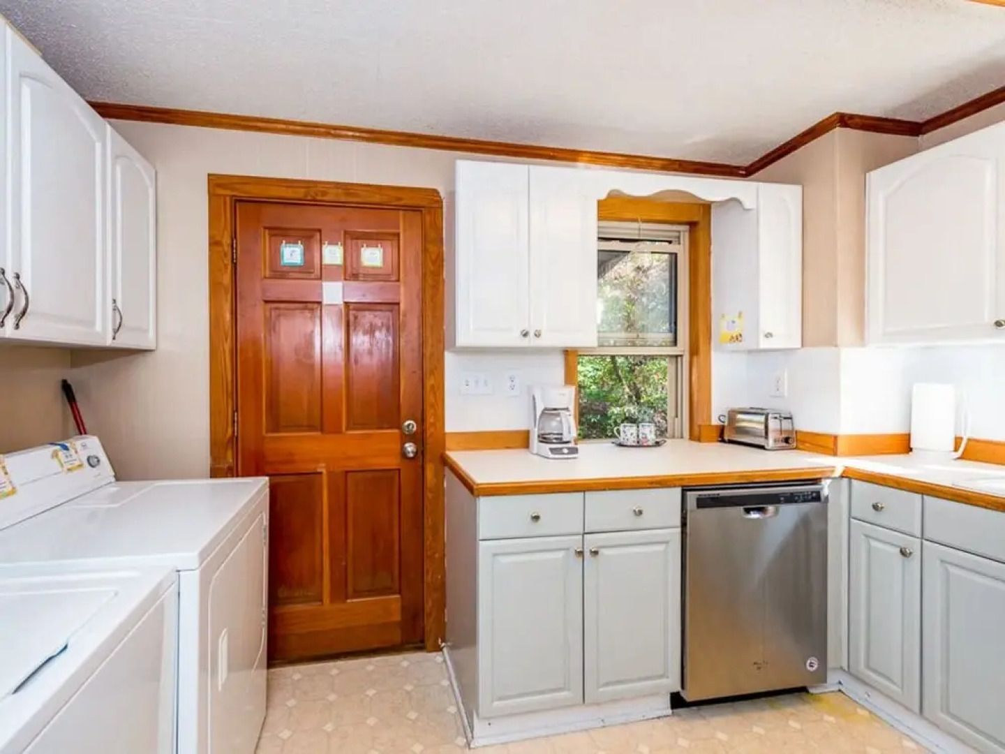 2BR w/ Hot Tub, Deck & Fire Pit