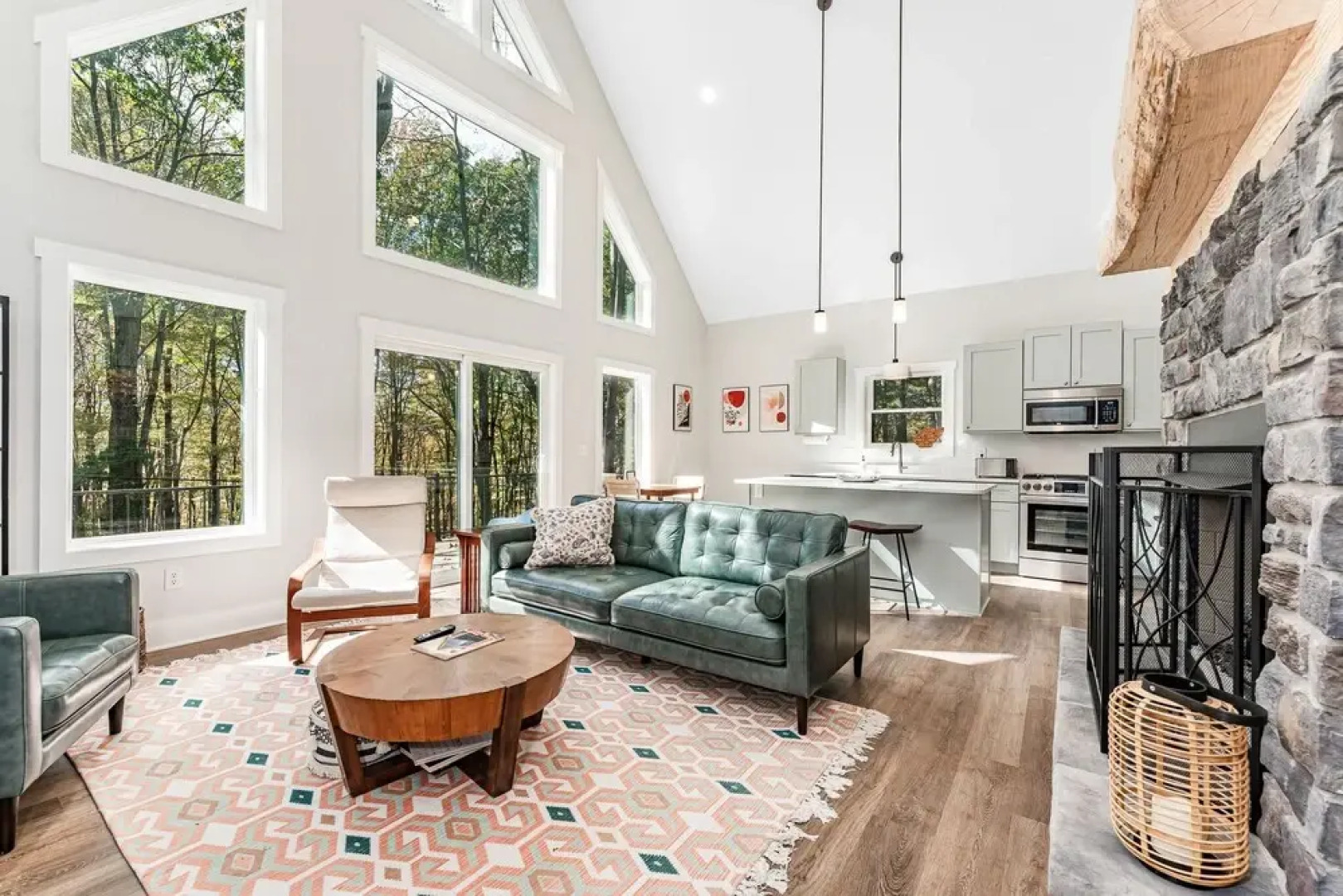 New Wintervue Home With Fireplace - Pet Friendly