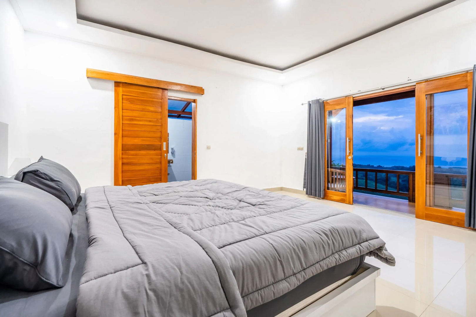 Pini Sentana Village