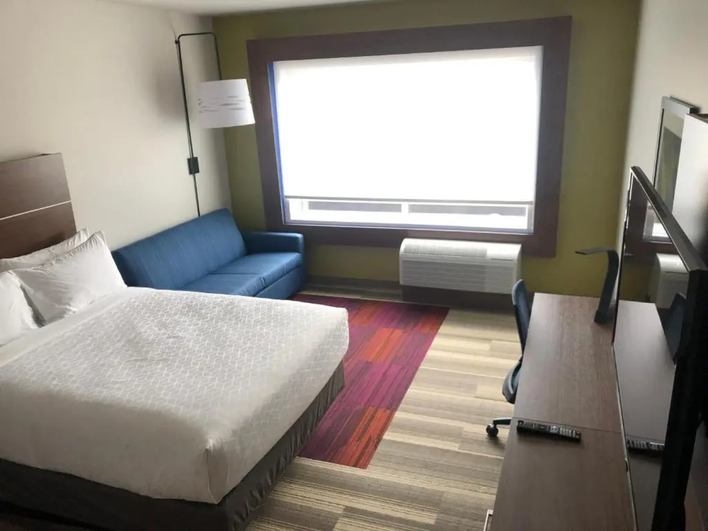 Holiday Inn Express & Suites Madison West Middleton