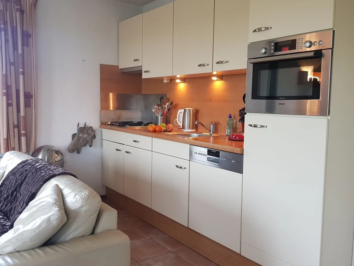 Nice Holiday Home with Sauna & Hot Tub near Wadden Sea