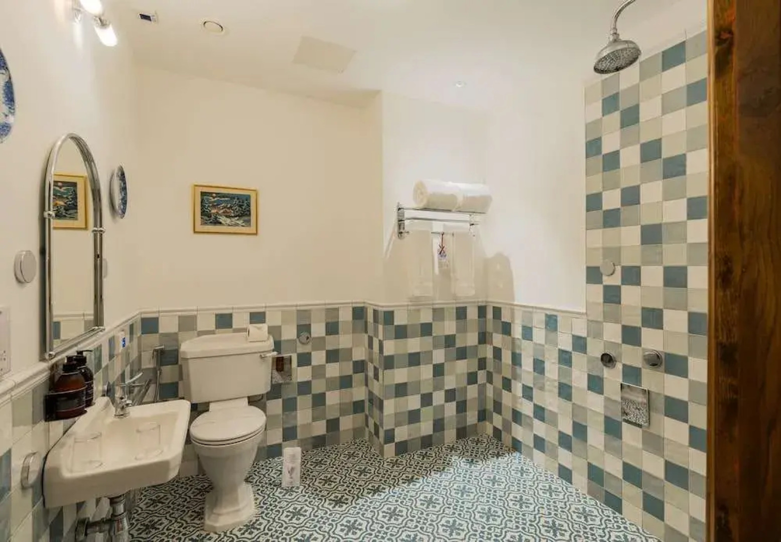 Whispering Pines Lodge