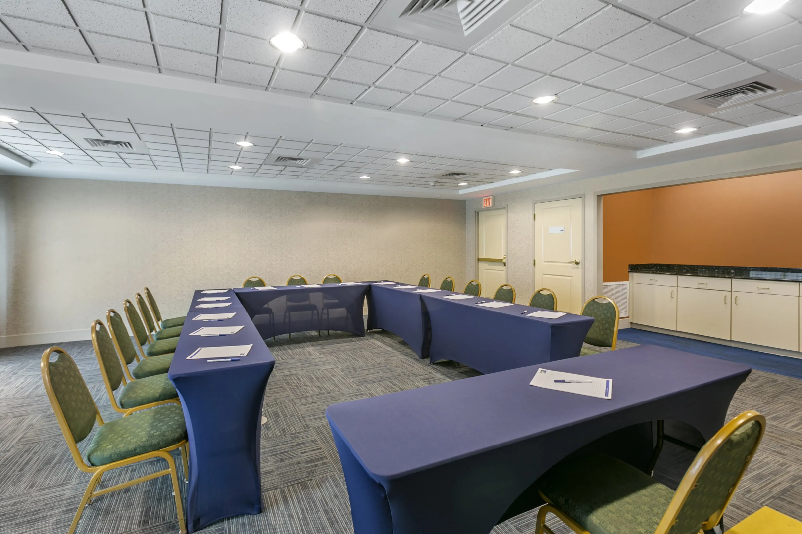 Holiday Inn Express And Suites Mount Arlingto