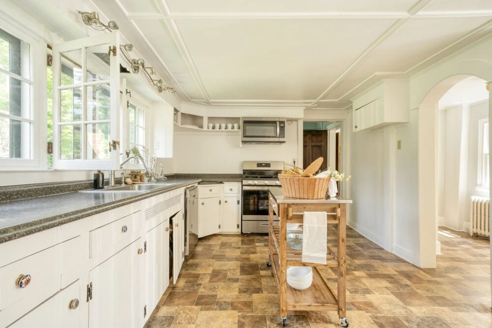 Daffodil by Avantstay Countryside Retreat in Historic Home w/ Large Backyard