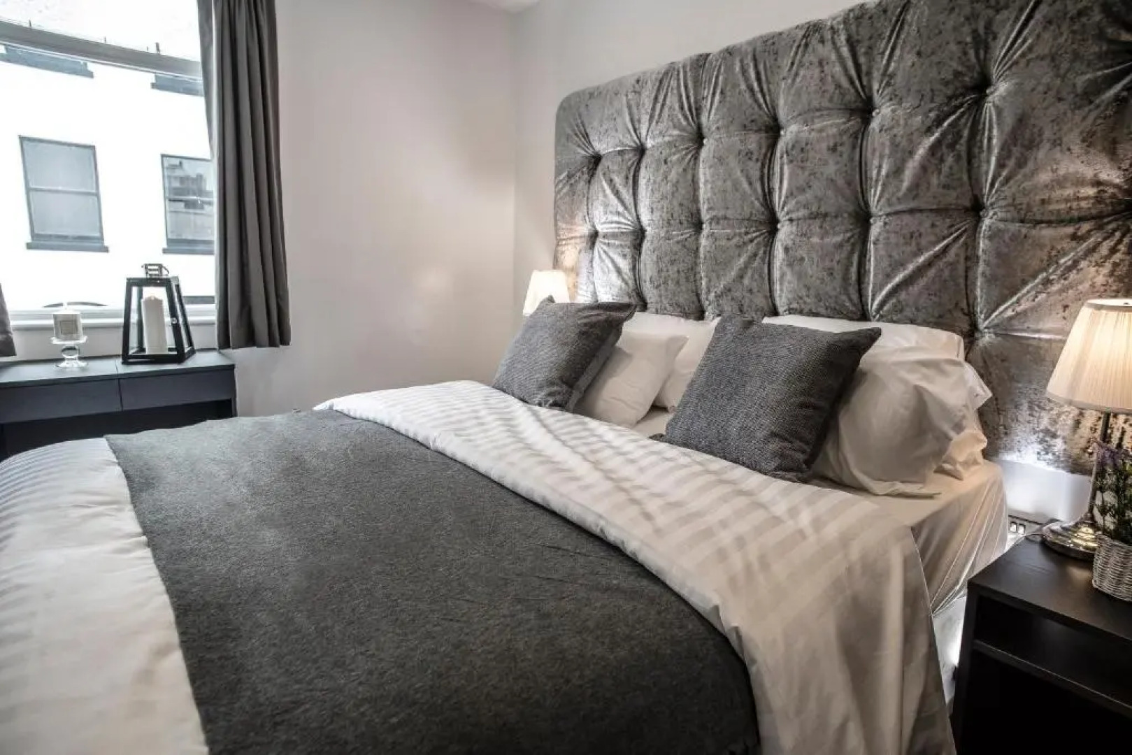 Sinclair's Bar, Lounge & Rooms