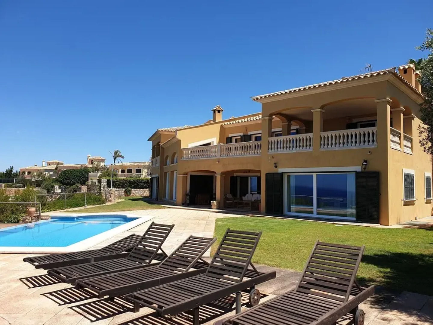 Luxury Villa Luna Suites frente al mar