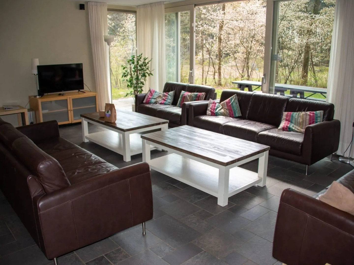 Spacious villa with sauna and hot tub, in a holiday park near a National Park