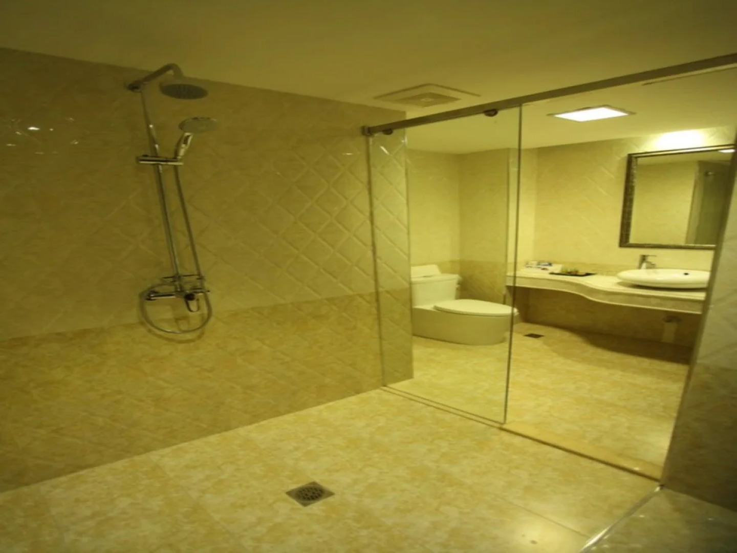 Camilla Business Hotel