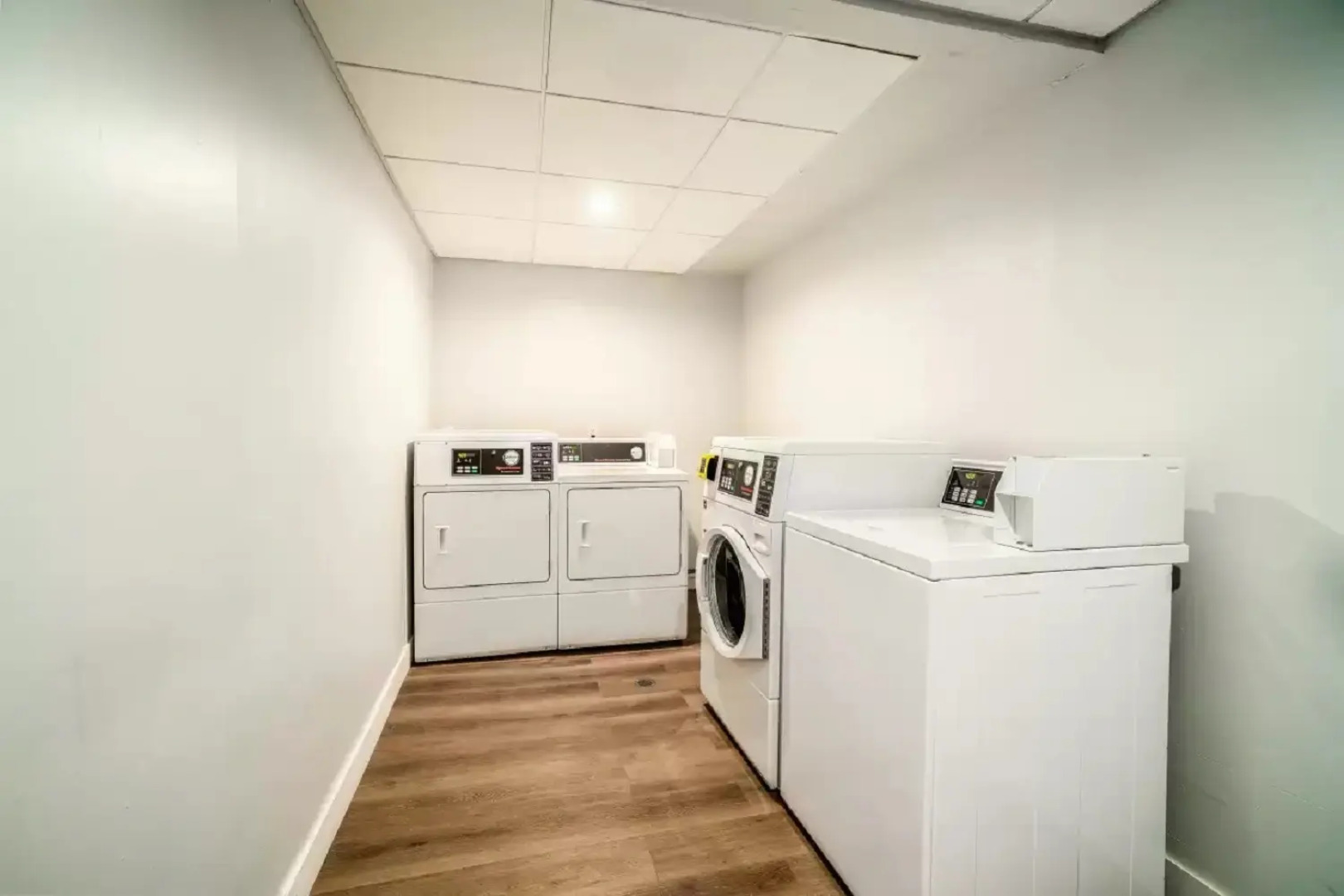 Homestay Suites - Studios & Spas