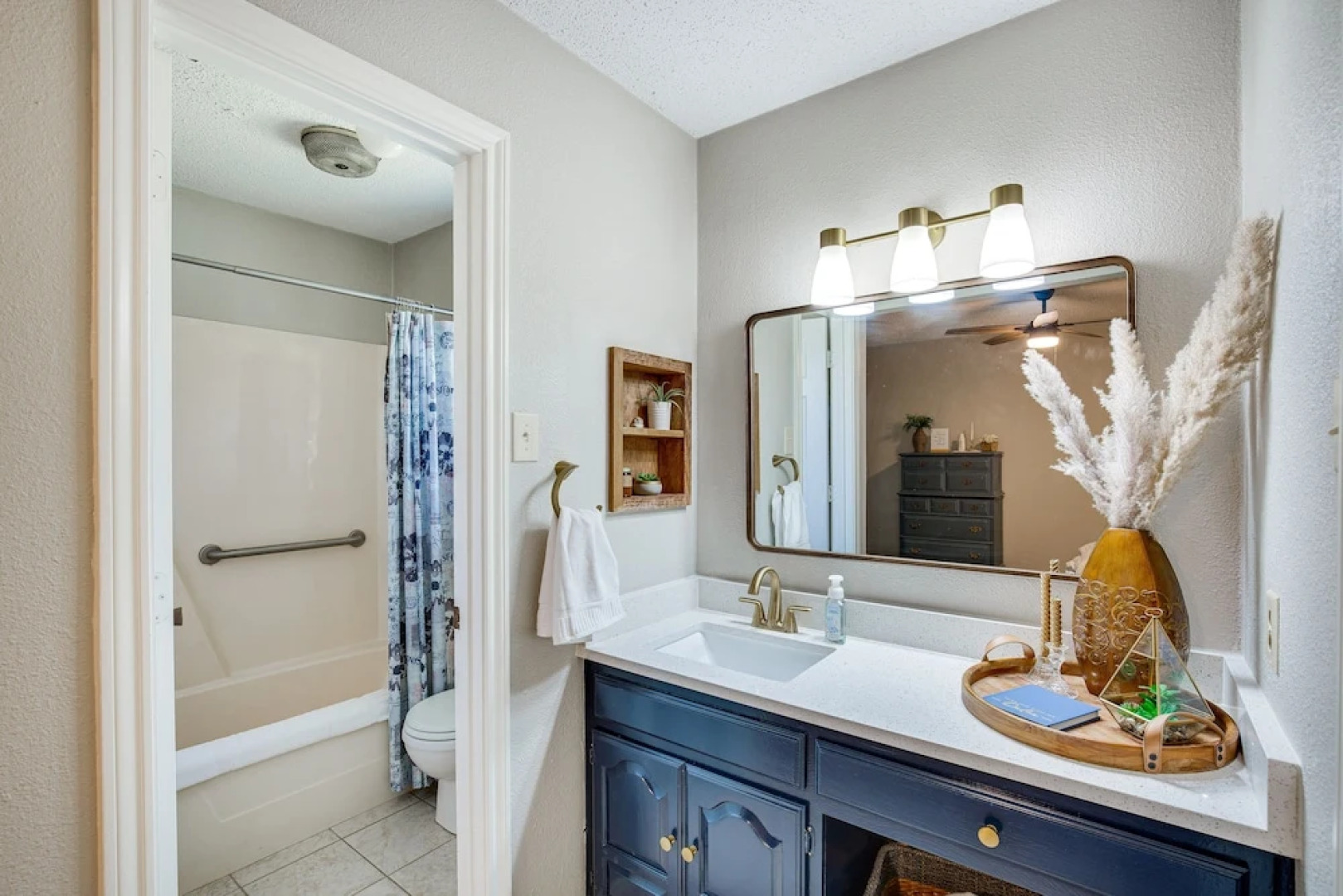 Darling Waxahachie Home w/ Yard & Fire Pit!